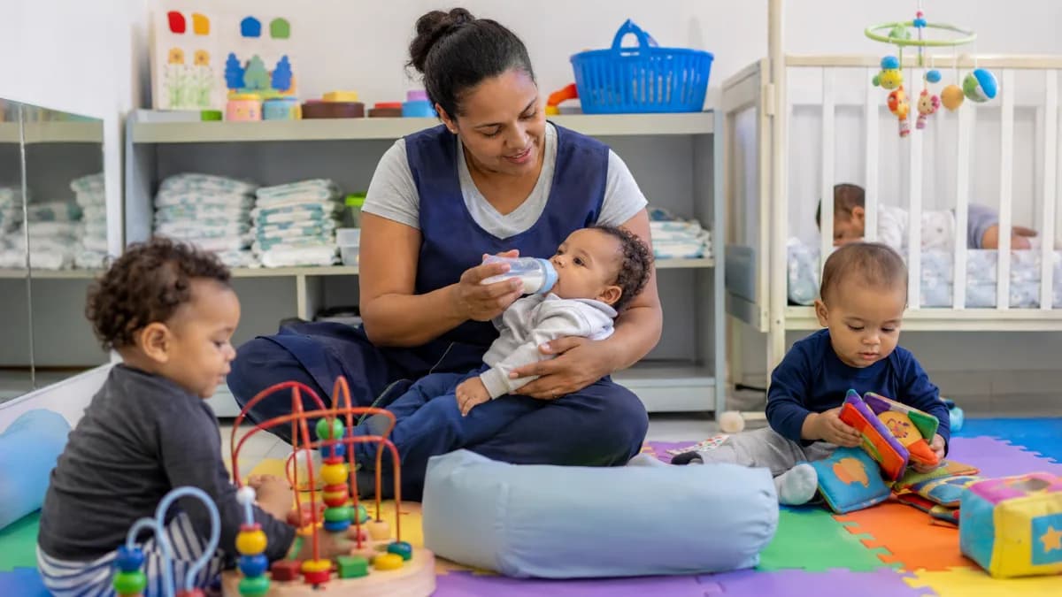 Auxiliar de Creche e Berçarista